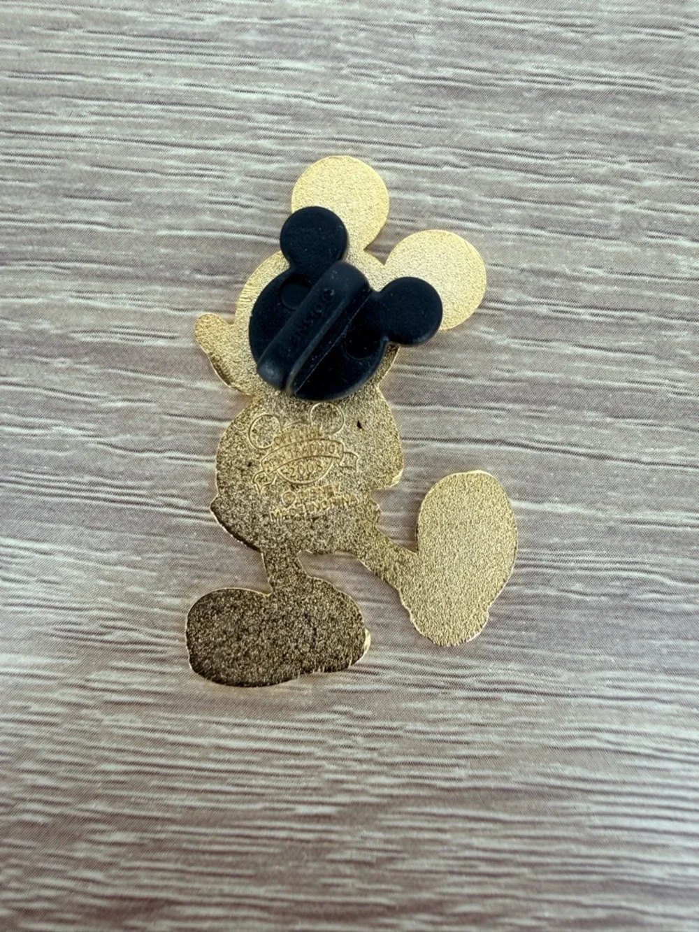 Disney Mickey Mouse Official Pin Trading 2008 Authentic Enamel Pin Core Classic